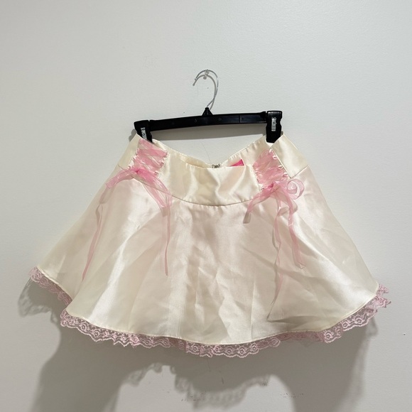 Cream and Pink Satin Lace Skirt - Picture 3 of 7
